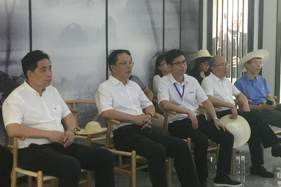 F:\2015-2018年OA文件 电视机媒体播放图设计\2018-OA文件 电视机媒体播放图设计\2018.07.31-中央党校副校长王东京考察调研北京资源鑫禾国际游戏平台集团\04.JPG